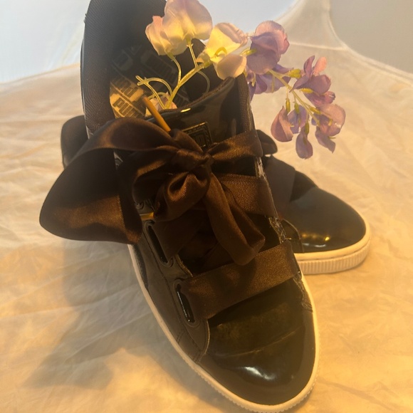 PUMA BASKET PATENT LEATHER SNEAKERS WITH RIBBON DETAIL SIZE 9.5 - Picture 2 of 13